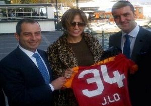 Galatasaray, Jennifer Lopeze Forma Hediye Etti